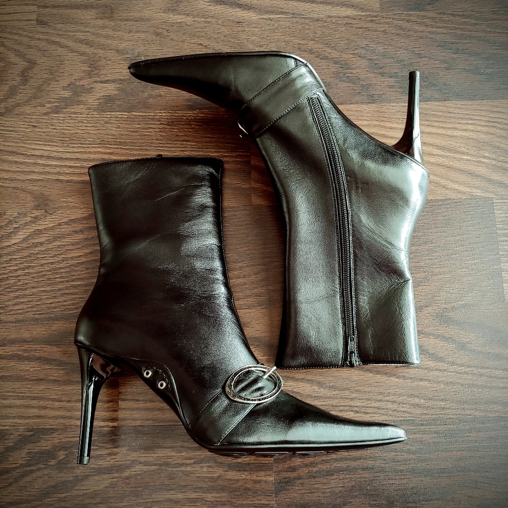 Dina Womens Mid Calf Buckle Heeled Leather Boots